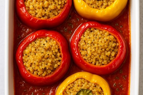 🌶️ Posne punjene paprike sa kinoom i paradajz sosom – lagano, zdravo i bez trunke mesa