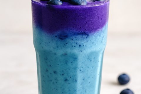 🫐 Magični spirulina koktel sa borovnicom – slojevi energije i boja