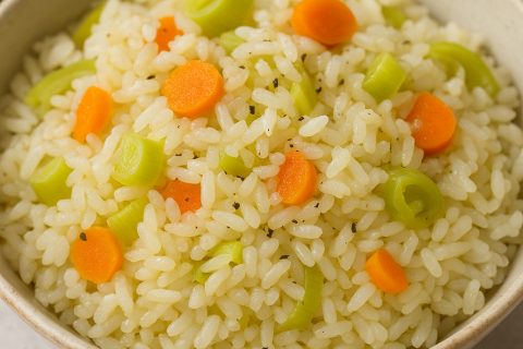 🥕 Pirinač sa prazilukom i šargarepom – lagano, posno i mekano