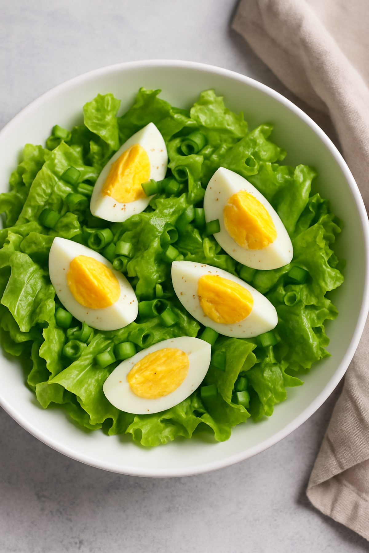 Slika jela 🥬🥚 Zelena salata sa jajima i mladim lukom